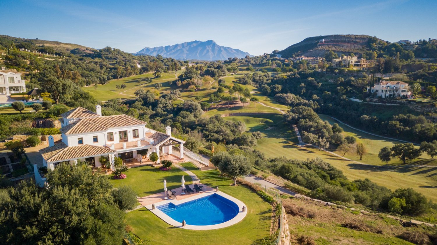 5 bedrooms Villa in Benahavis, Spain No. 4635