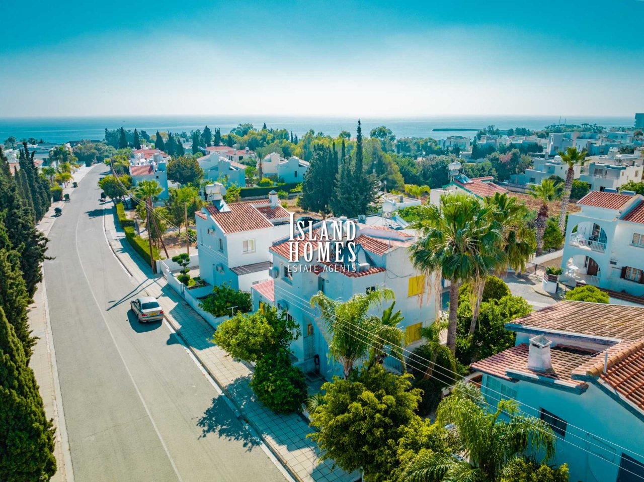 5 bedrooms Villa in Paphos, Cyprus No. 23884