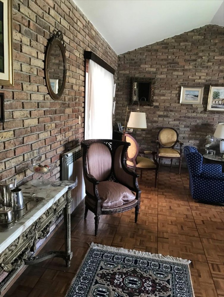 4 bedrooms House in Montevideo, Uruguay No. 5949