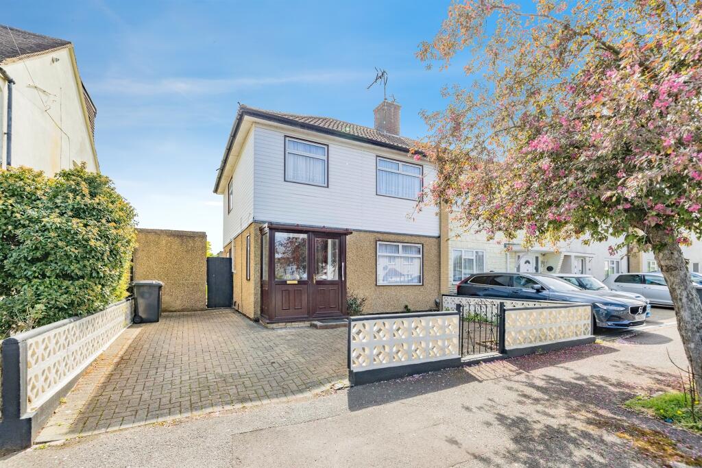 3 bedrooms Commercial property in Borehamwood, United Kingdom No. 6212