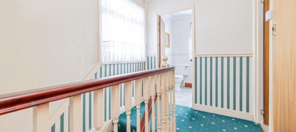 3 bedrooms Commercial property in Borehamwood, United Kingdom No. 6212 23