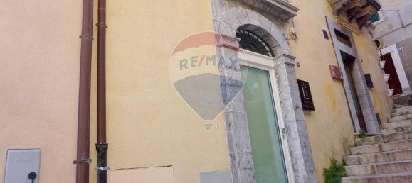 4 rooms House in Ragusa, Italy No. 7048 47