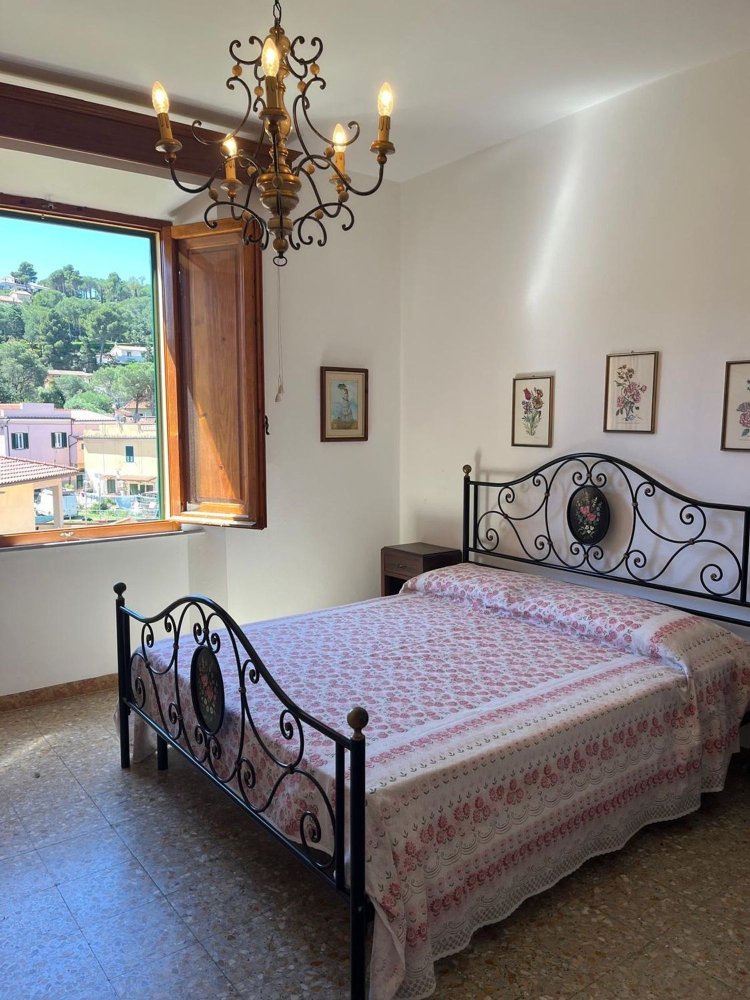 5 rooms Apartment in Campo nell'Elba, Italy No. 279420