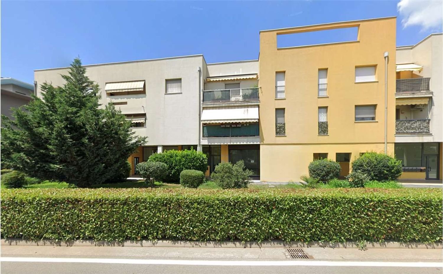 Gewerbliche Immobilie in Brescia, Italy 119m², Nr. 283795