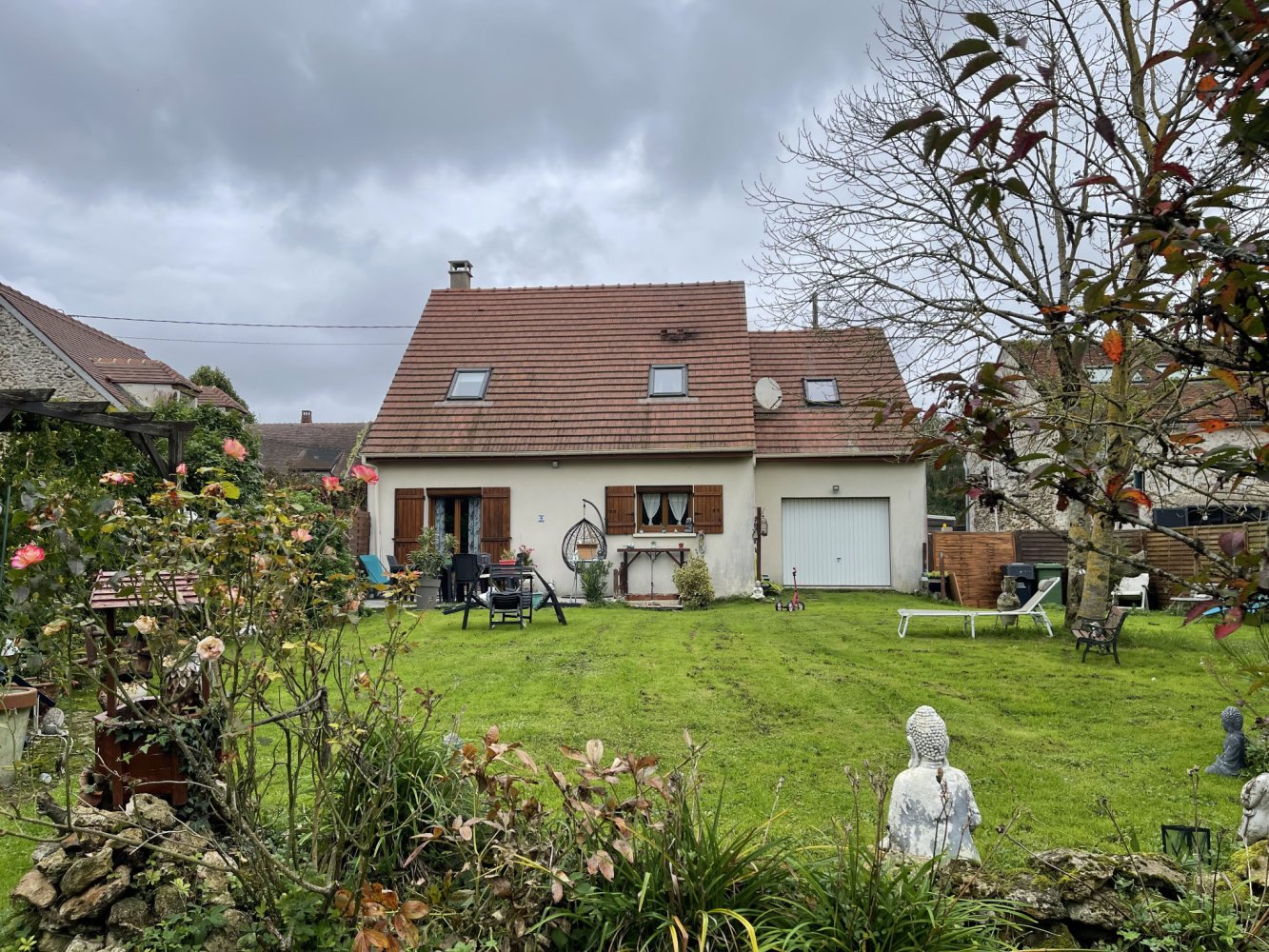 Casa de 4 dormitorios en Guerard, France No. 176507