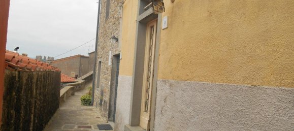 2 bedrooms House in Pescia, Italy No. 154 2