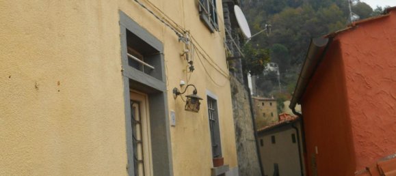 2 bedrooms House in Pescia, Italy No. 154 6