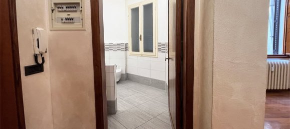 Apartamento de 2 dormitorios en Empoli, Italy No. 332771 9