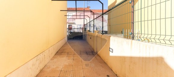 4 bedrooms House in Lisbon, Portugal No. 166173 9