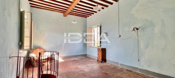 7-salle Terrain à Barga, Italy No. 24458 8