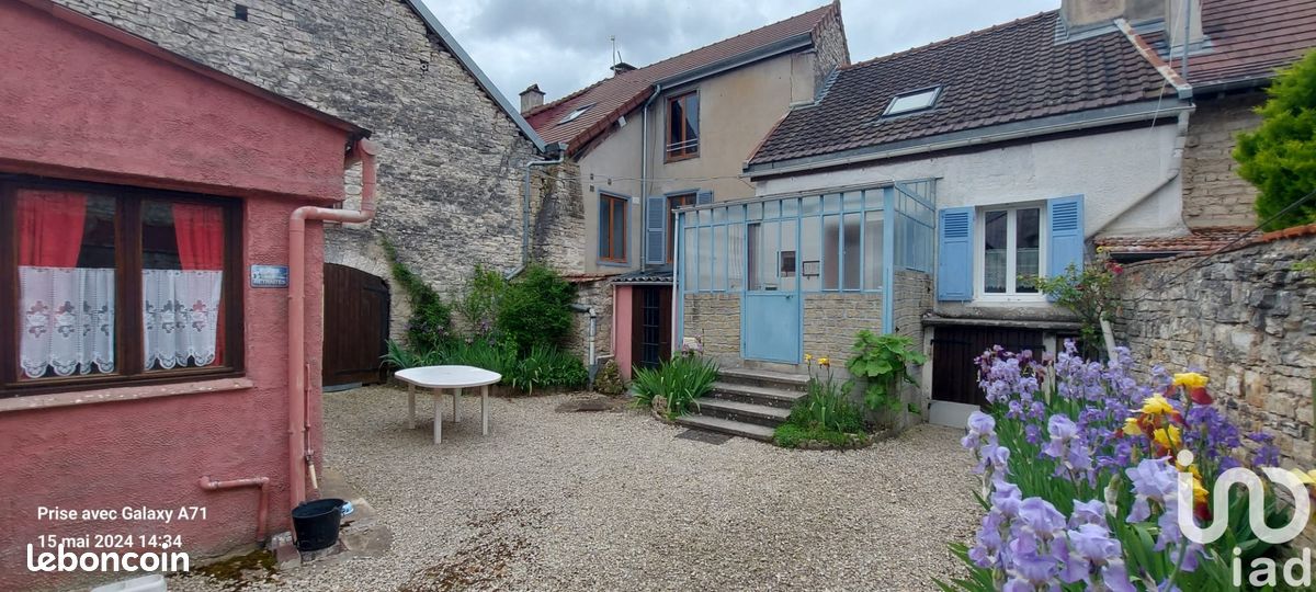 Moradia em banda T3 em Loches-sur-Ource, France N.º 61413