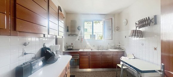 Casa de 3 dormitorios en Suresnes, France No. 299611 6