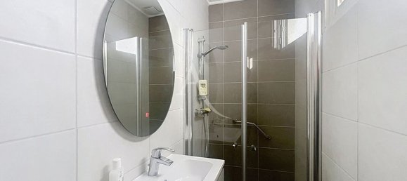 Casa de 3 dormitorios en Suresnes, France No. 299611 4