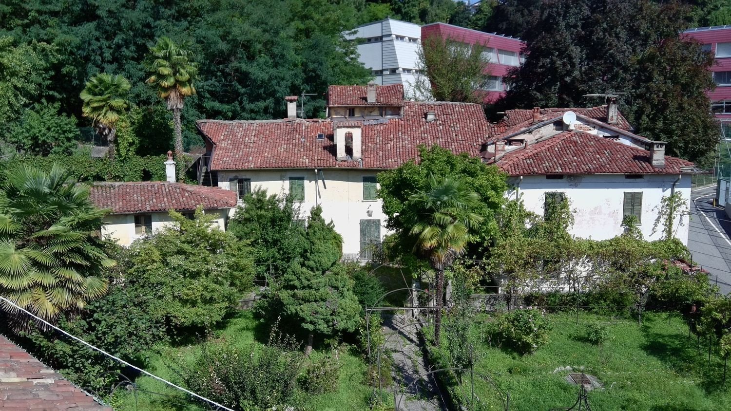 5 bedrooms House in Montano Lucino, Italy No. 362319