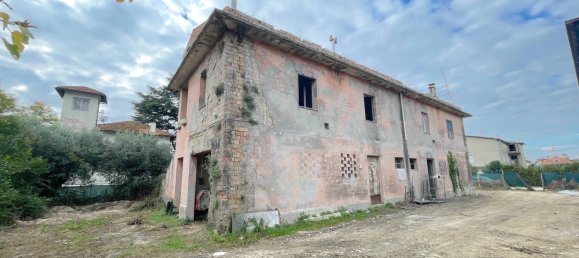 10 rooms House in San Benedetto del Tronto, Italy No. 112190 16