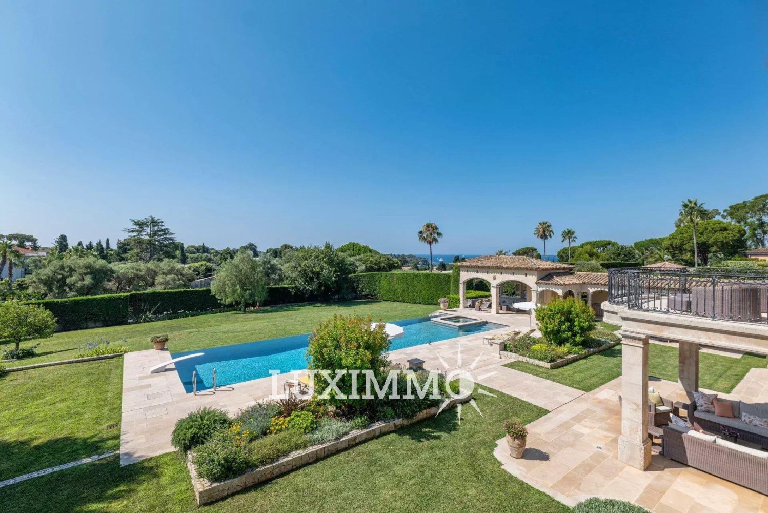 6 bedrooms Castles in Antibes, France No. 353184