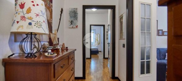 2 bedrooms Apartment in Milan, Italy No. 327535 3