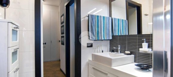 2 bedrooms Apartment in Milan, Italy No. 327535 18