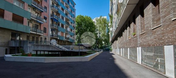 2 bedrooms Apartment in Milan, Italy No. 327535 31