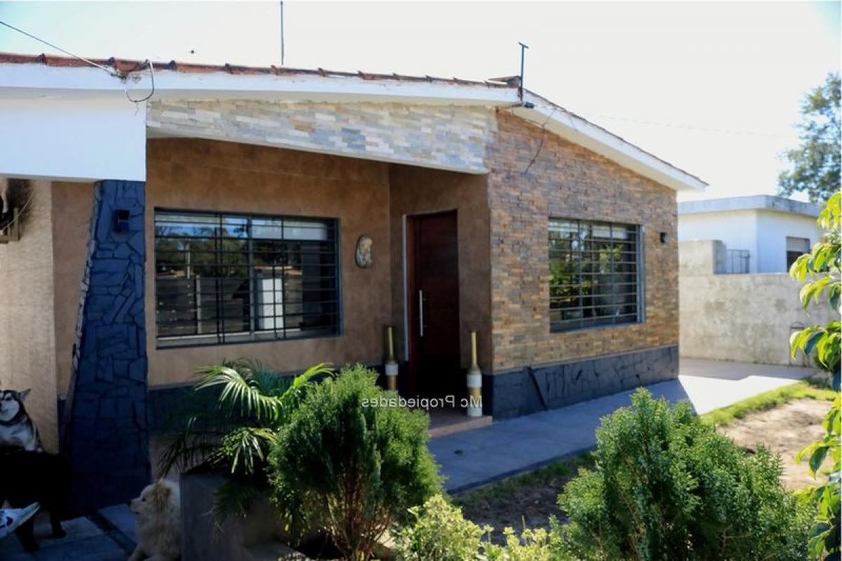 Casa de 4 dormitorios en Canelones, Uruguay No. 7307