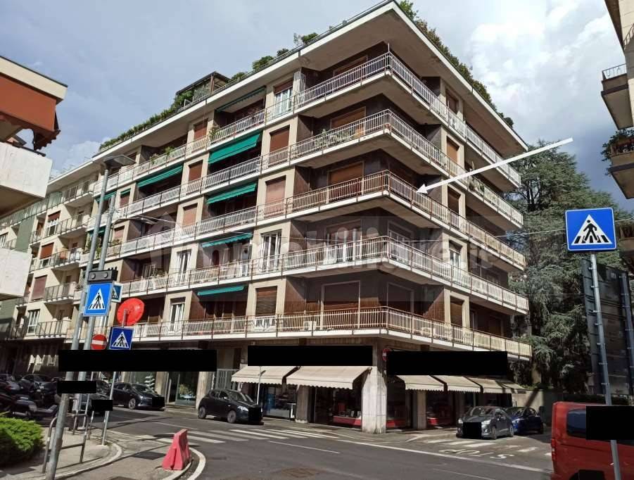 Apartamento de 3 dormitorios en Varese, Italy No. 261811