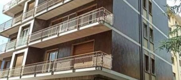 Apartamento de 3 dormitorios en Varese, Italy No. 261811 2