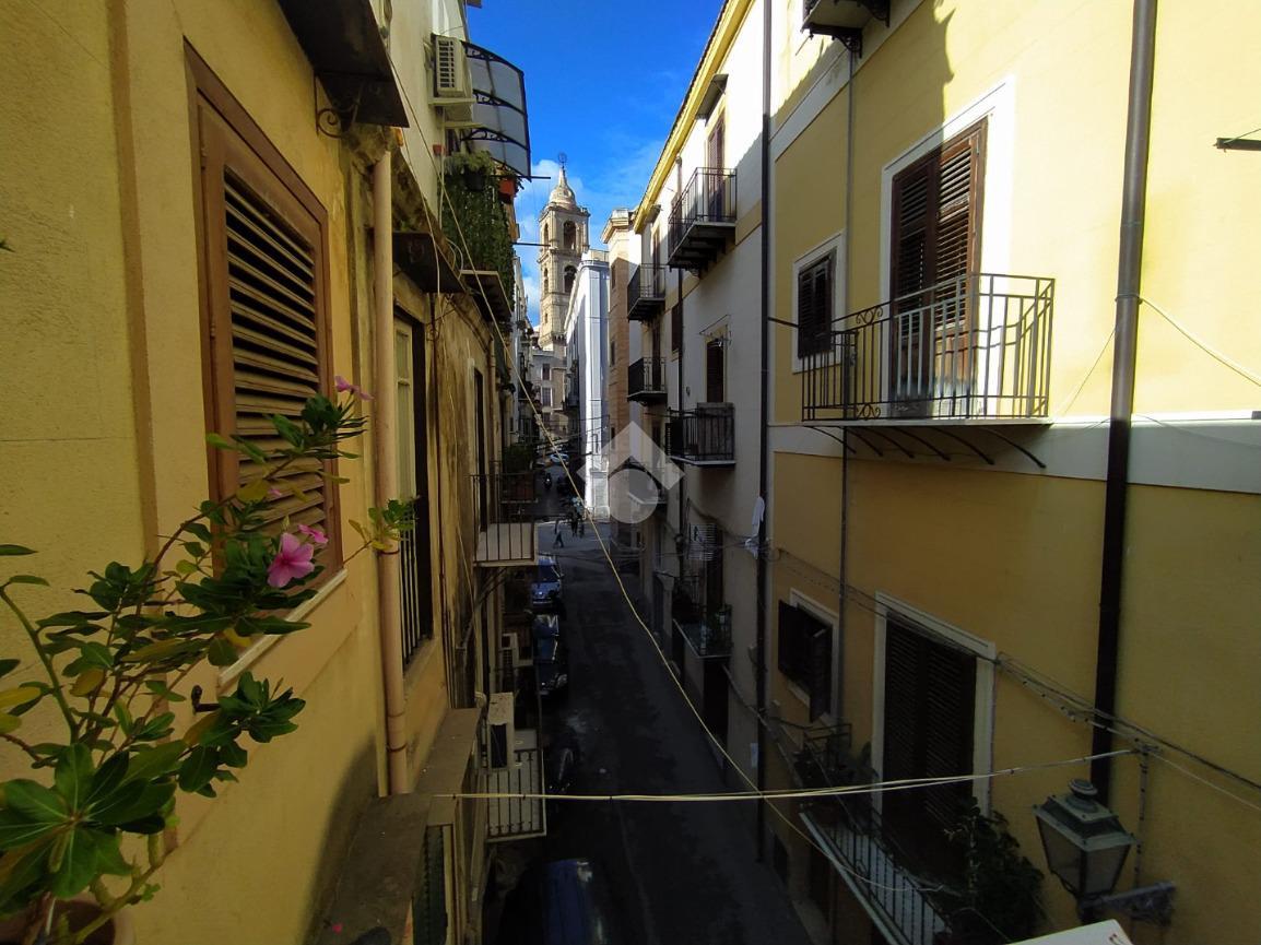 2 rooms Apartment in Palermo, Italy No. 165334