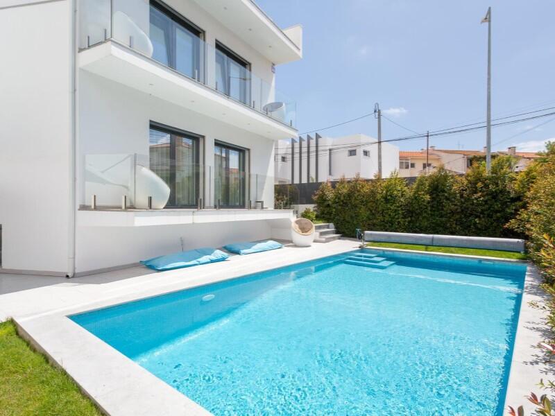 4 bedrooms Villa in Cascais, Portugal No. 261399