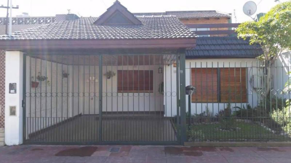 4 غرف نوم منزل في Lanus, Argentina رقم 8081