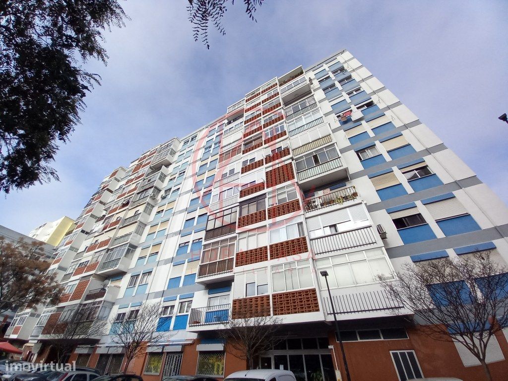 3 bedrooms Apartment in Corroios, Portugal No. 87014