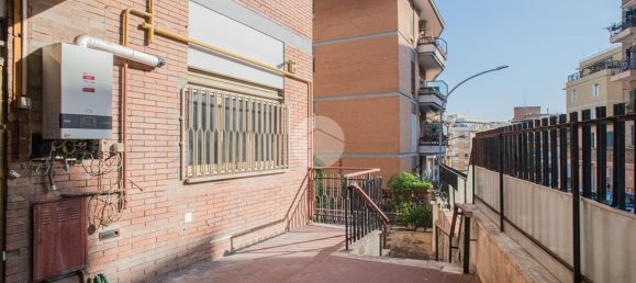 3 bedrooms Apartment in Rome, Italy No. 335479 22