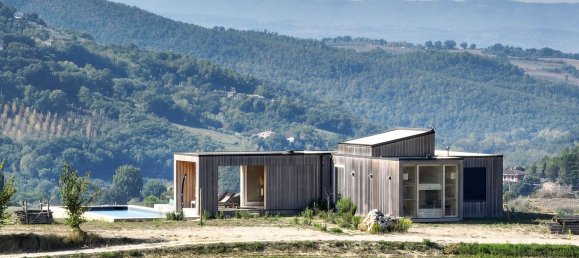 9 rooms House in Gualdo Cattaneo, Italy No. 68579 2