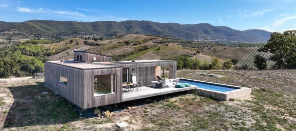 9 rooms House in Gualdo Cattaneo, Italy No. 68579 3