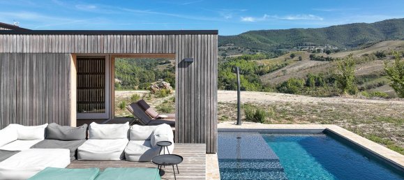 9 rooms House in Gualdo Cattaneo, Italy No. 68579 8