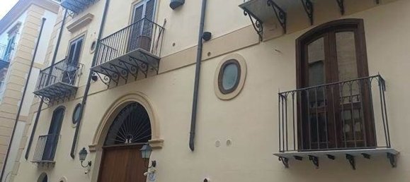 Apartamento de 3 habitaciónes en Palermo, Italy No. 42187 2