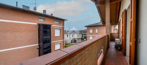 Casa de 7 divisões em Reggio Emilia, Italy N.º 54643 54