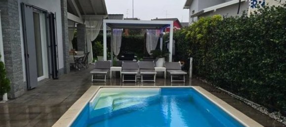 3 bedrooms Villa in Spino d'Adda, Italy No. 73349 2