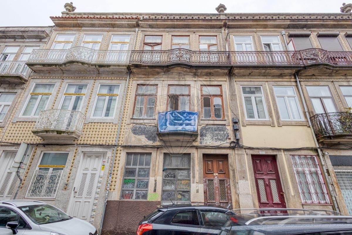 10 bedrooms Building in Porto, Portugal No. 142696