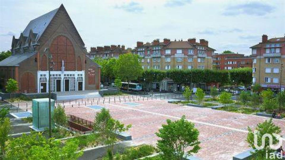 70m² Office in Suresnes, France No. 19223