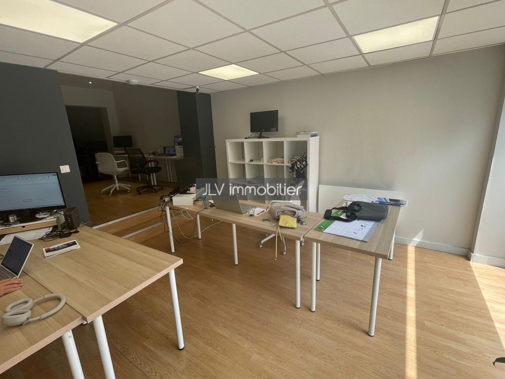 150m² Commercial property in Nord, France No. 95357