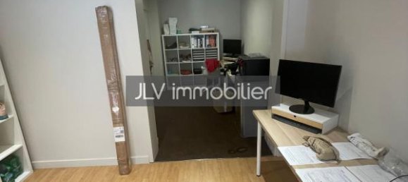 150m² Commercial property in Nord, France No. 95357 4