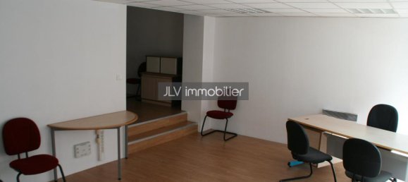 150m² Commercial property in Nord, France No. 95357 5