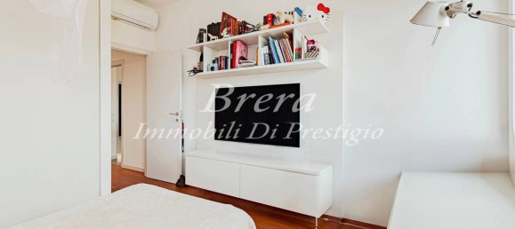 Apartamento de 3 dormitorios en Villasanta, Italy No. 331025 21