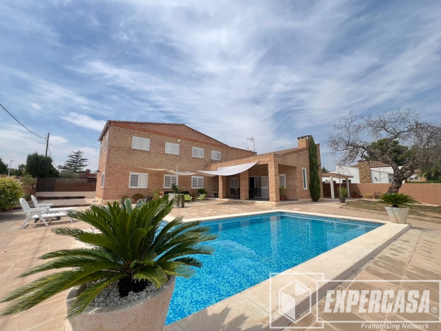 6 bedrooms House in La Pobla de Vallbona, Spain No. 243622