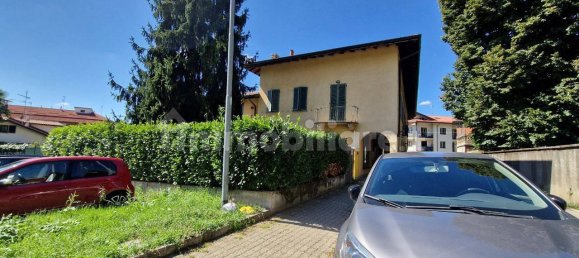 Estudio en Venegono Superiore, Italy No. 328391 3