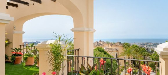 3 bedrooms Penthouse in La Quinta, Spain No. 186047 17