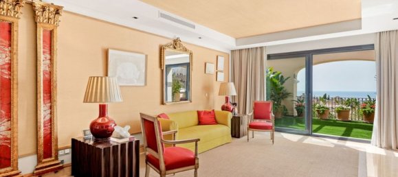 3 bedrooms Penthouse in La Quinta, Spain No. 186047 6