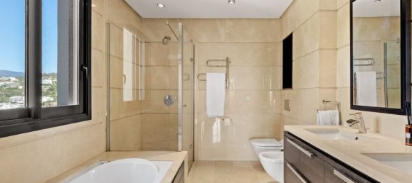 3 bedrooms Penthouse in La Quinta, Spain No. 186047 15