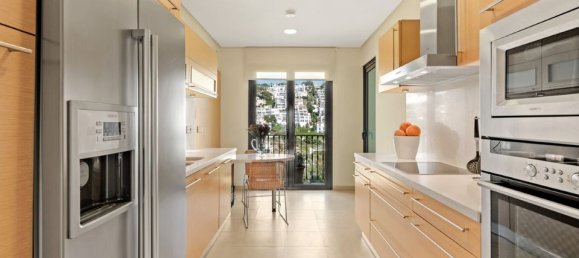 3 bedrooms Penthouse in La Quinta, Spain No. 186047 9