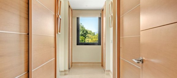 3 bedrooms Penthouse in La Quinta, Spain No. 186047 14